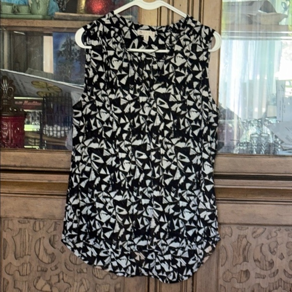 Black and White Sleeveless Top